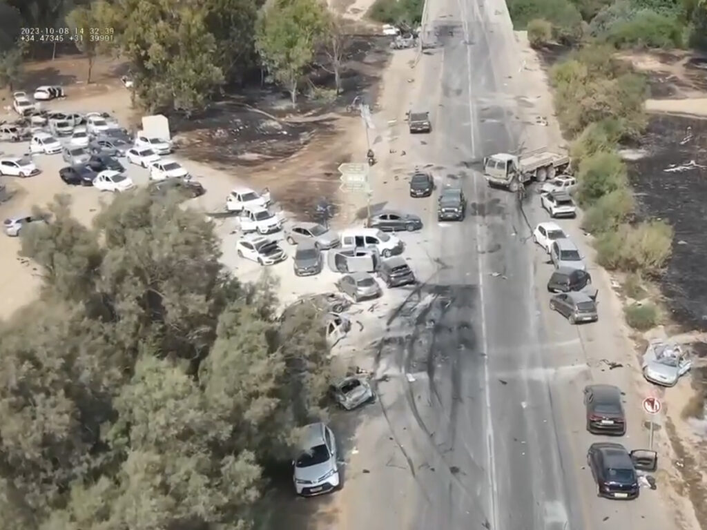 7 жовтня 12-річний Марк із України відпочивав в Ізраїлі. Він повернувся додому один: «Терористи вбили маму та її хлопця» — Haaretz