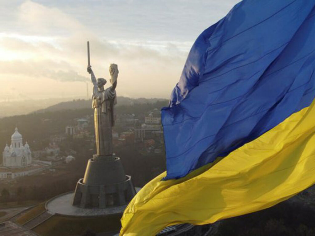 Скільки українців досі вважають себе та росіян «братськими народами» та інші результати — нове опитування