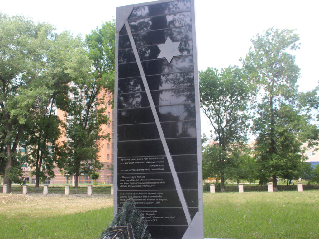 Пам'ять тисяч розстріляних у Голокості євреїв вшанували у Кам'янці-Подільському (Хмельницька область, Україна)