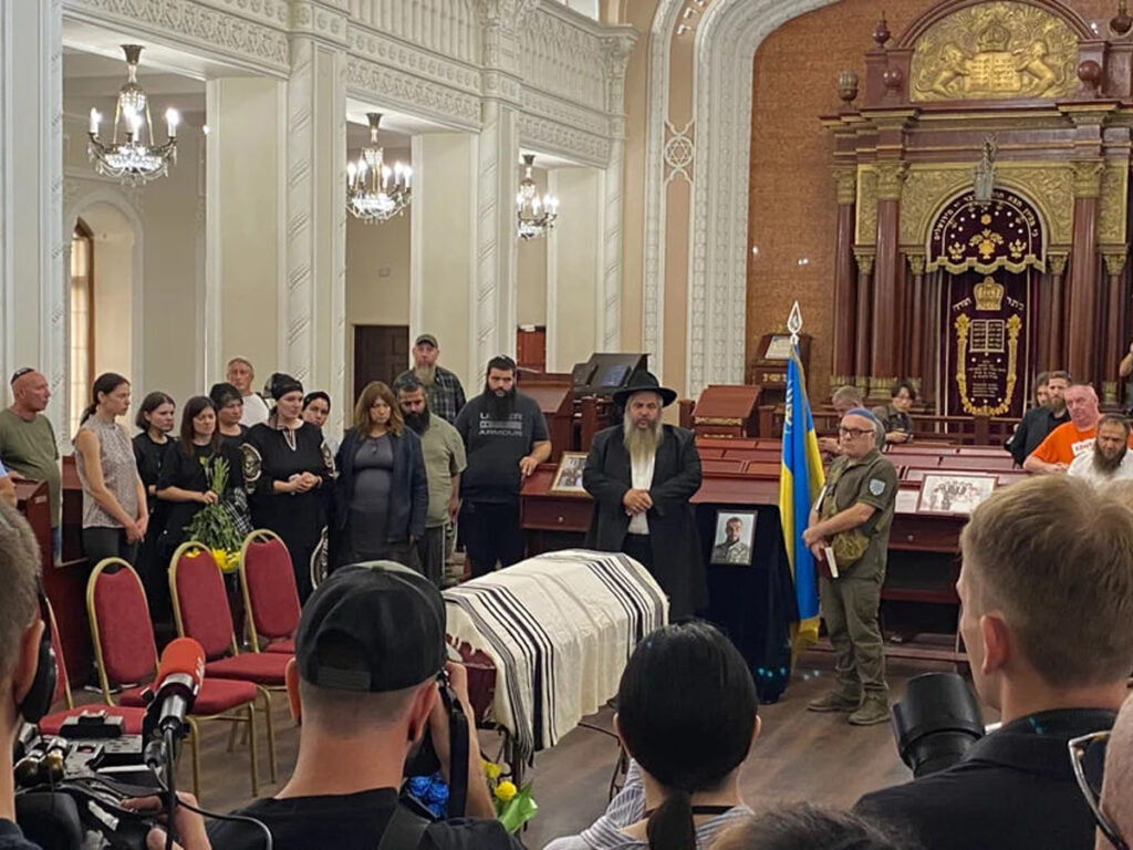 У Центральній синагозі Києва провели церемонію прощання із загиблим за незалежність України на фронті сином рабина Асмана