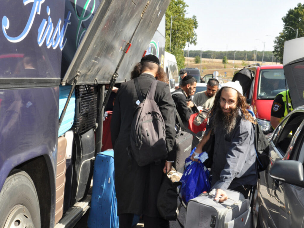 Хасиди в Умані: скасування рейсів, туристичний збір, заборона алкоголю та піротехніку. Що ще?