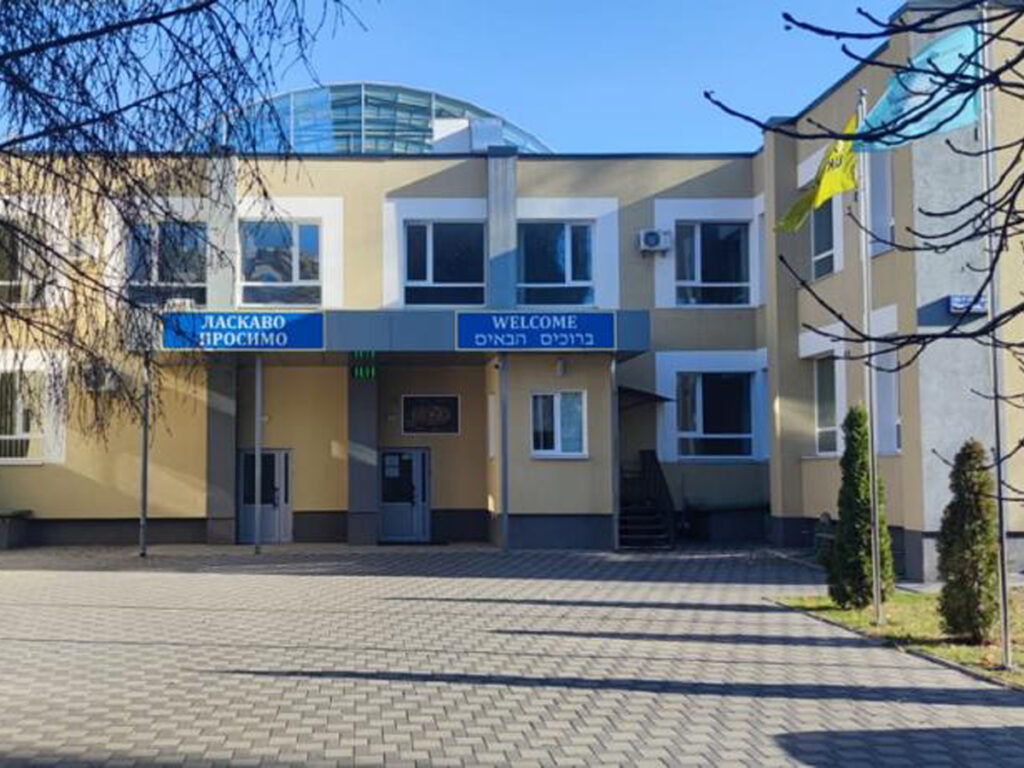 Київ: У єврейській школі знайдено фрагменти російської ракети після нічної атаки