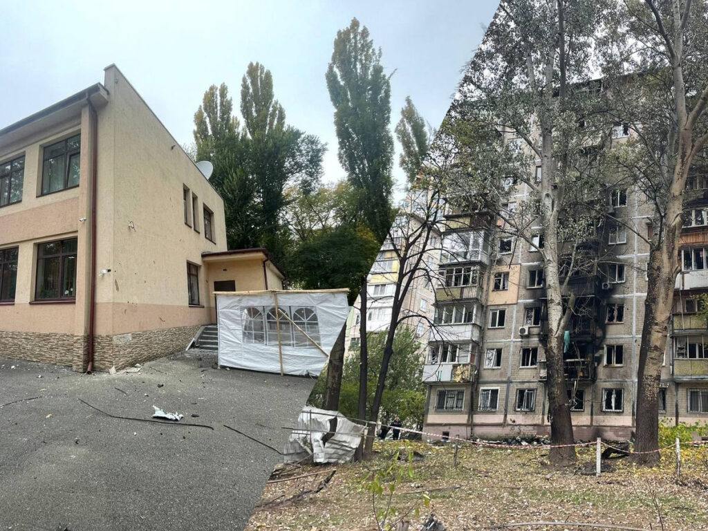 Нічна атака іранськими дронами по Києву: російські удари призвели до пошкодження житлового будинку та єврейської школи, поранено мирних жителів