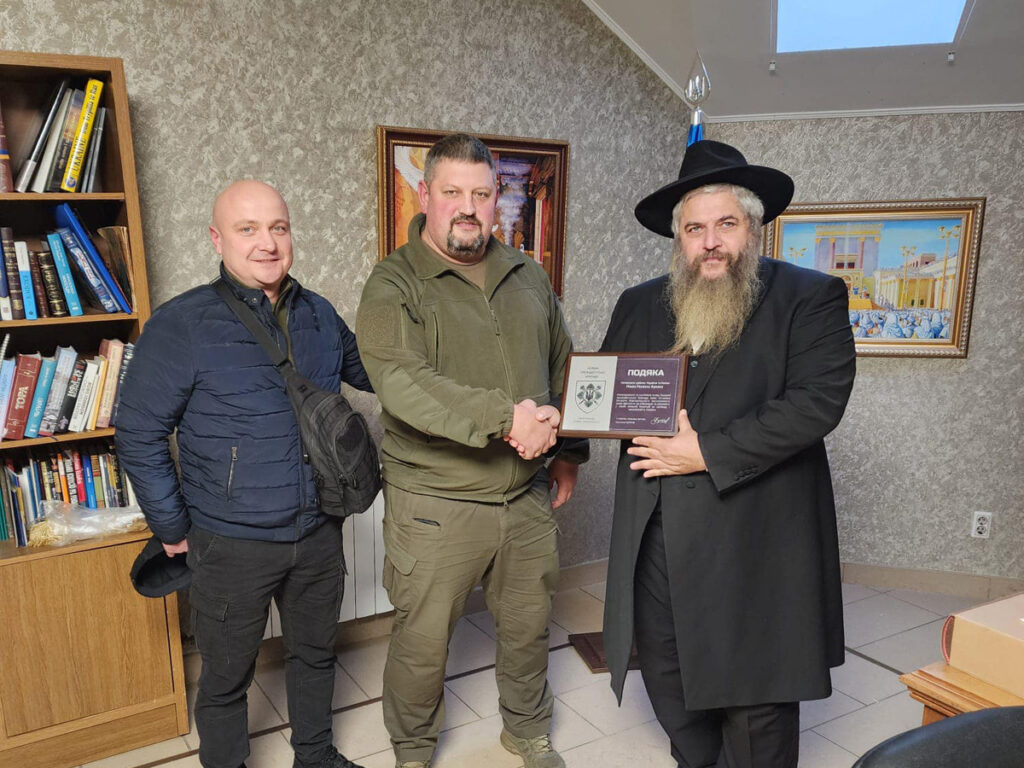 Головний рабин України Моше Асман отримав подяку від Президентської бригади ЗСУ