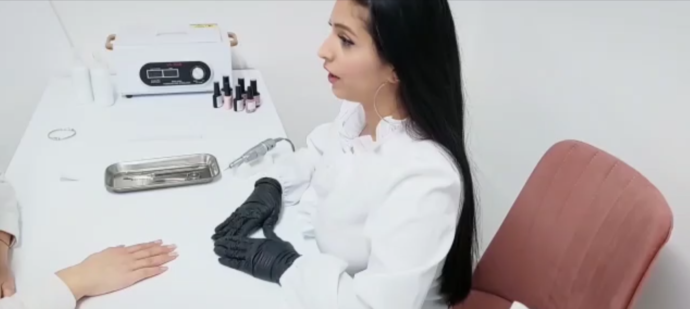 Академічний маркетинговий центр для косметологів і нейл-білдерів