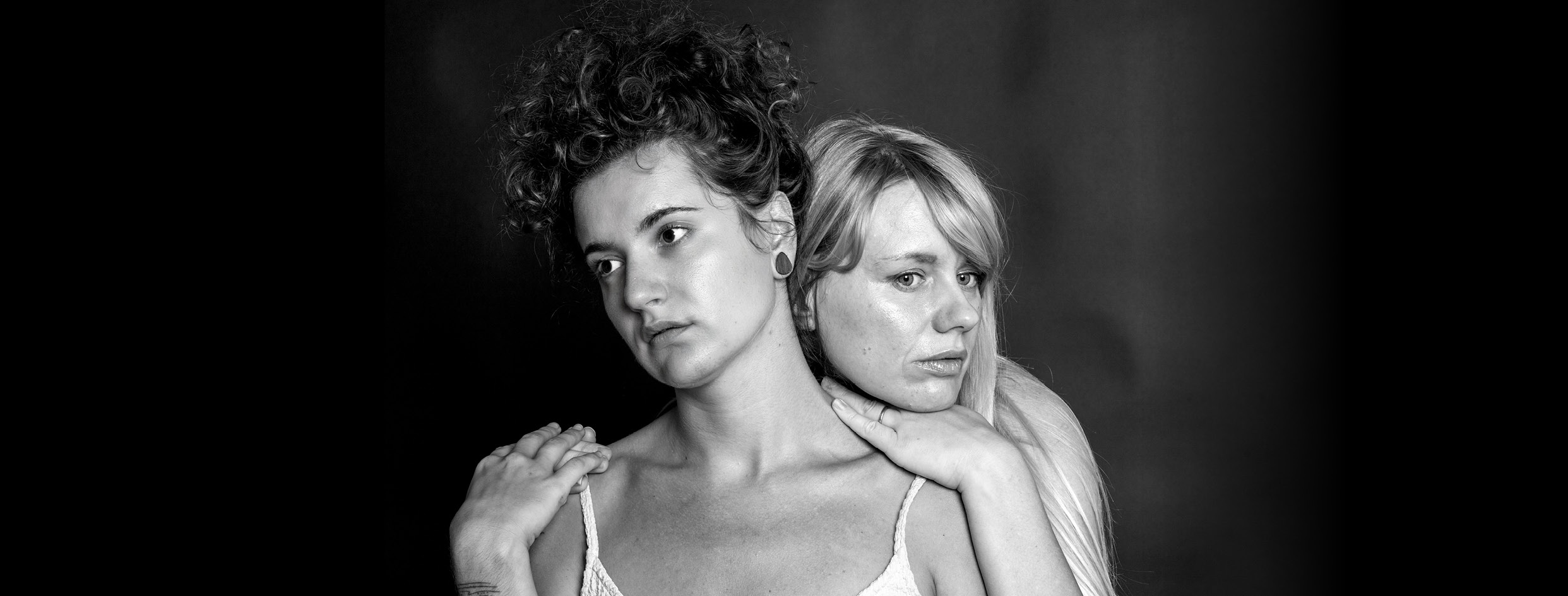 "Чужої війни не буває" . Напівдокументальна вистава про війну "тут" і "там". Акко 20,21,22 жовтня 2024